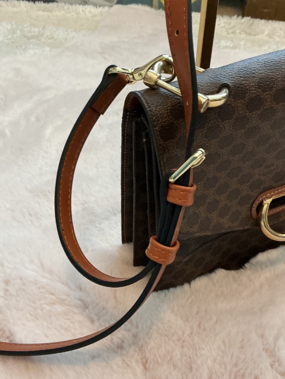 CELINE SMALL CROSSBODY WITH 2 FRONT COMPARTMENTS And CROSSBODY ADJUST STRAP - Picture 2 of 9